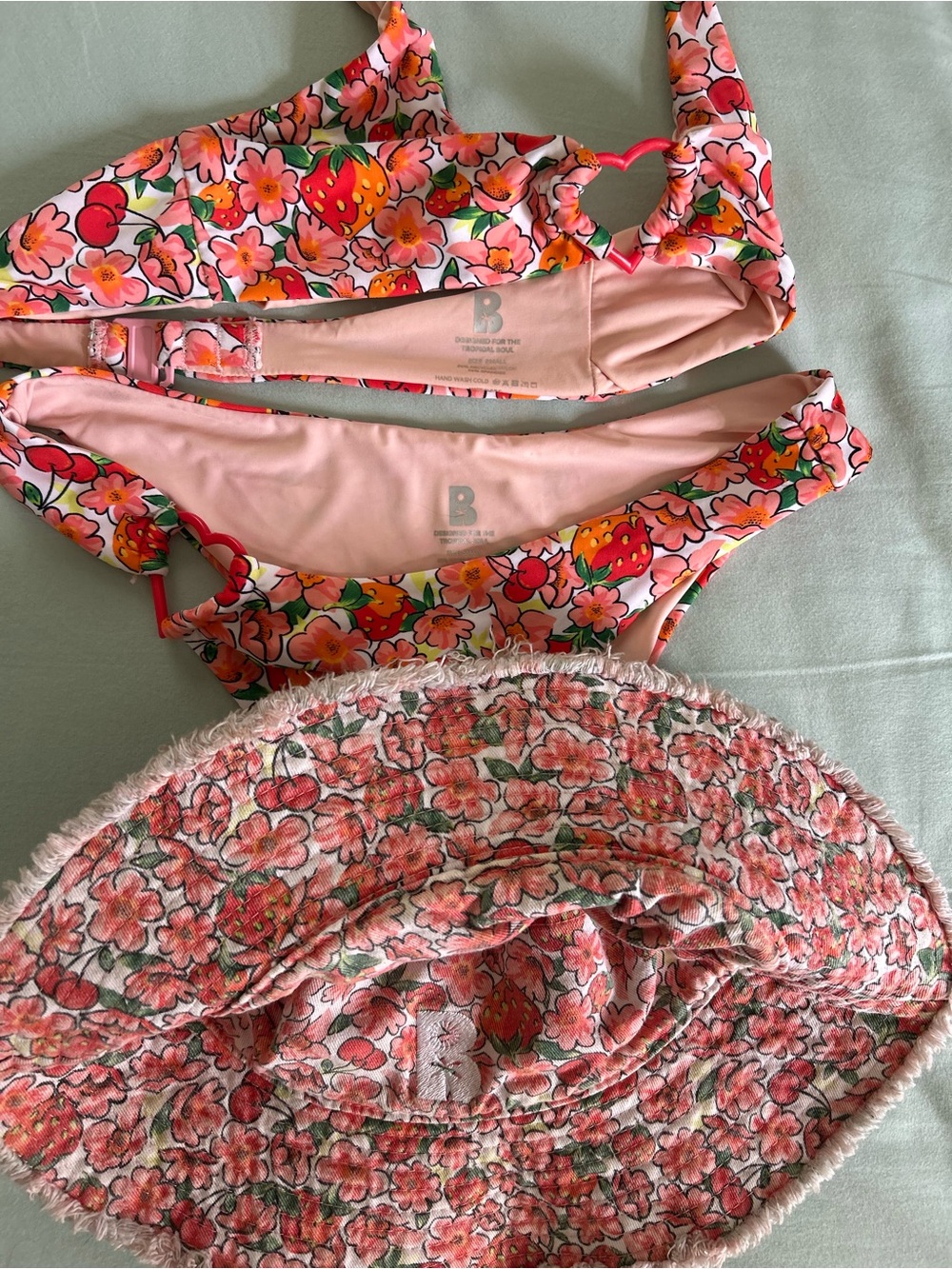 Beach Riot Bikini + Bucket Hat Matching Set - Picture 3 of 3